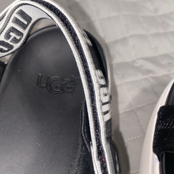 UGG WOMENS LA SUN SANDALS BLACK size 8.5/9 - Picture 2 of 4